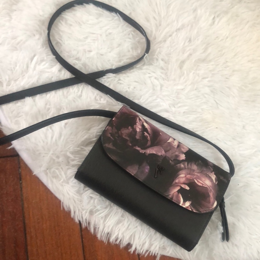 Slightly use Vera Wang bag